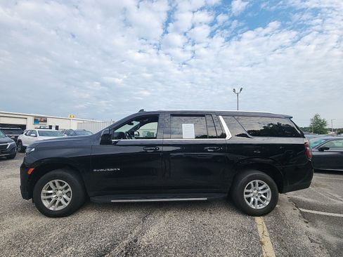 Used 2024 Chevrolet Suburban LT AWD/4WD image 2