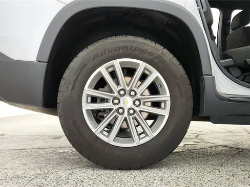 Used 2022 Chevrolet Traverse LT FWD image 34