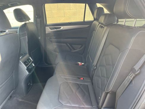 Used 2025 Volkswagen Atlas Cross Sport SE image 29