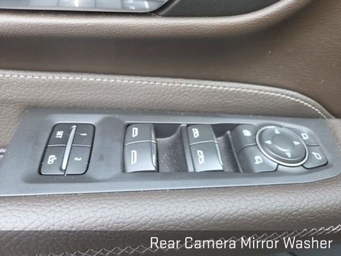 Used 2023 GMC Yukon XL Denali image 40