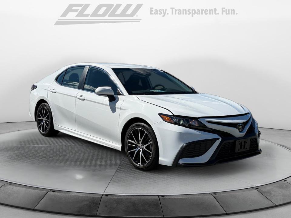 Used 2023 Toyota Camry SE FWD image 1