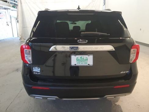 Used 2022 Ford Explorer XLT w/ Equipment Group 202A AWD/4WD image 5