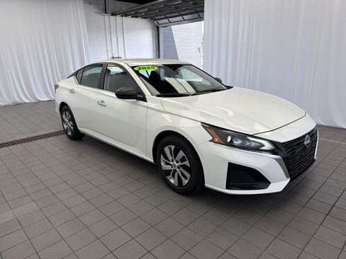 Used 2025 Nissan Altima 2.5 S FWD image 3