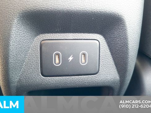 Used 2025 Hyundai Venue SEL image 22