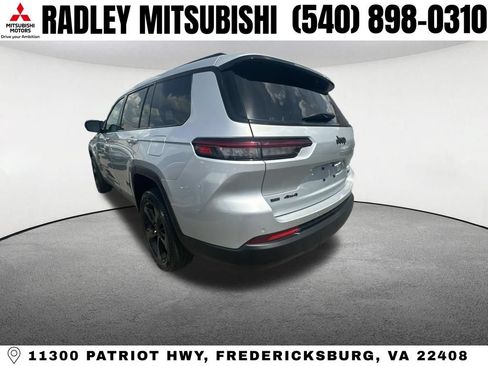 Used 2023 Jeep Grand Cherokee L Limited w/ Black Appearance Package AWD/4WD image 7