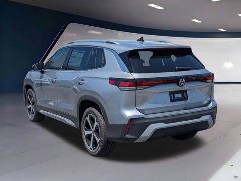 Certified 2025 Volkswagen Tiguan SE FWD image 5