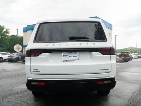 Used 2023 Jeep Wagoneer L Series II AWD/4WD image 32