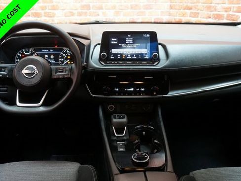 Used 2022 Nissan Rogue SV image 11