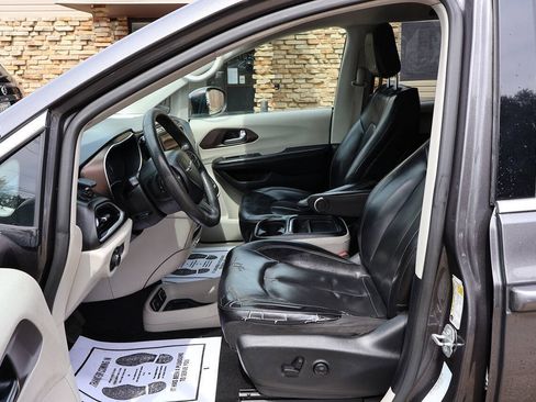 Used 2021 Chrysler Voyager Lxi FWD image 20