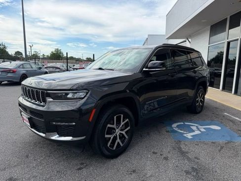 Used 2023 Jeep Grand Cherokee L Limited w/ Luxury Tech Group II AWD/4WD image 35