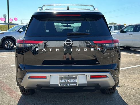 New 2025 Nissan Pathfinder SL image 7