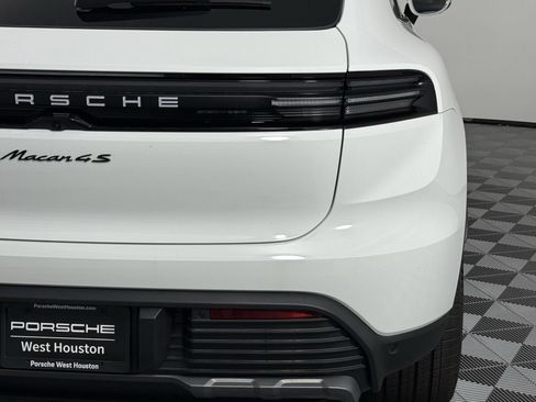 Certified 2025 Porsche Macan 4S Electric AWD/4WD image 27