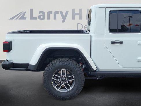 New 2025 Jeep Gladiator Mojave image 6