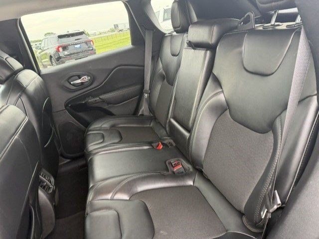 Used 2021 Jeep Cherokee Latitude Plus AWD/4WD image 23