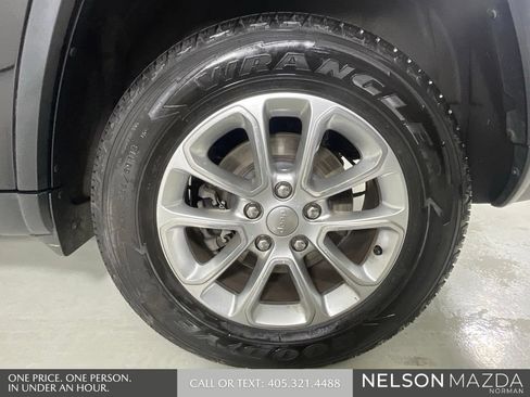 Used 2015 Jeep Grand Cherokee Limited w/ Trailer Tow Group IV AWD/4WD image 10