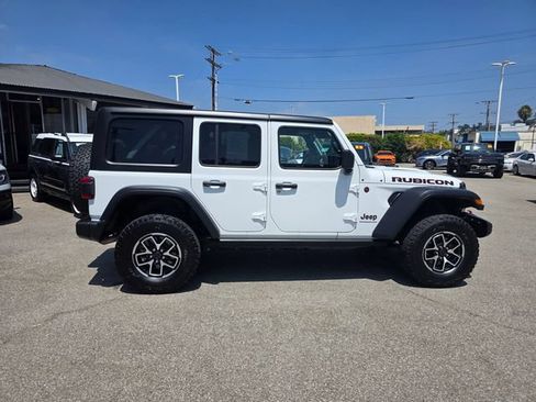 Used 2025 Jeep Wrangler Unlimited Rubicon AWD/4WD image 3
