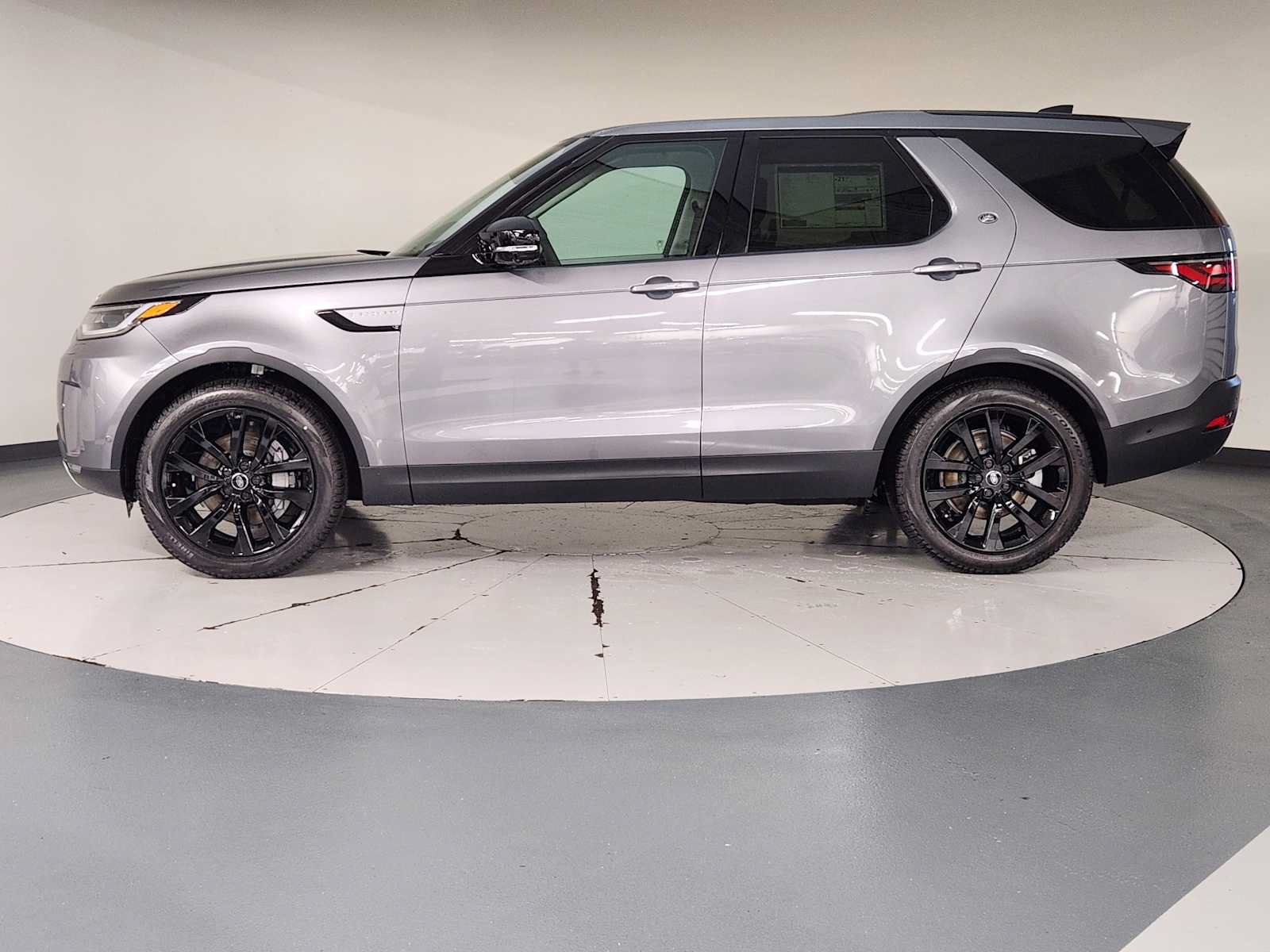 New 2026 Land Rover Discovery S AWD/4WD image 5