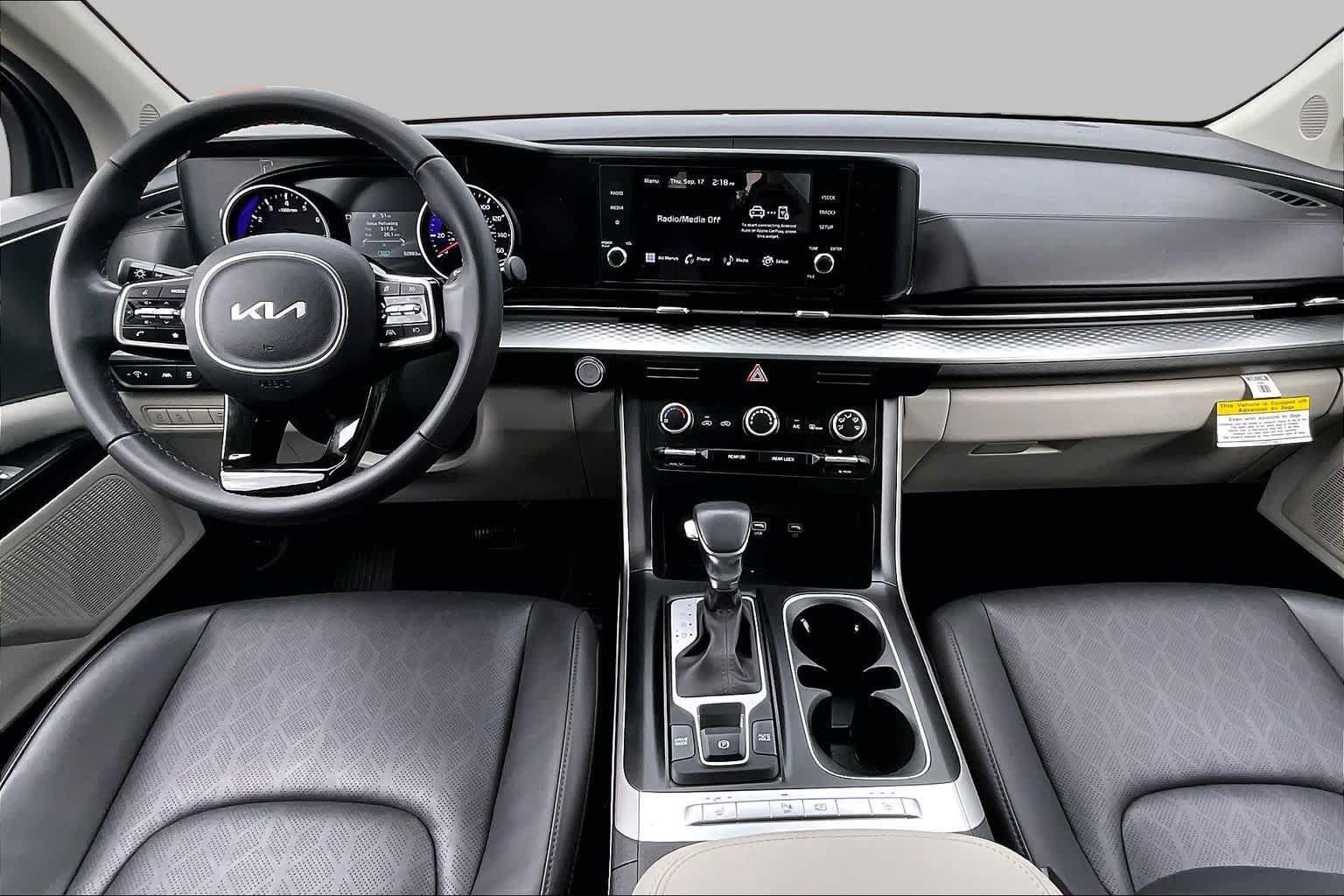 Certified 2023 Kia Carnival LX FWD image 14