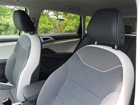 New 2025 Volkswagen Taos SE image 15