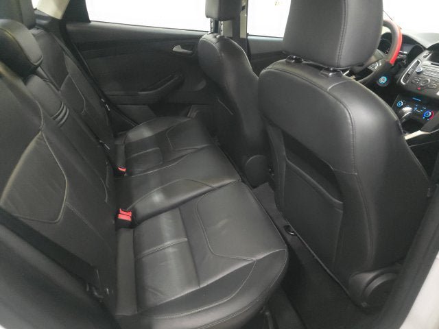 Used 2016 Ford Focus SE w/ Equipment Group 201A FWD image 6