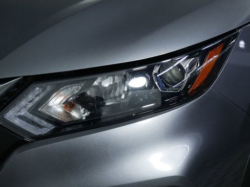 Used 2020 Nissan Rogue Sport SL image 14