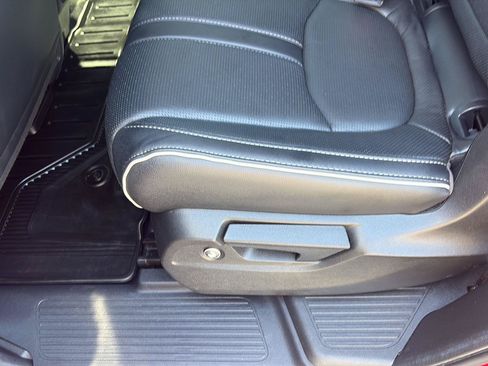 Used 2025 Honda Pilot Elite image 33