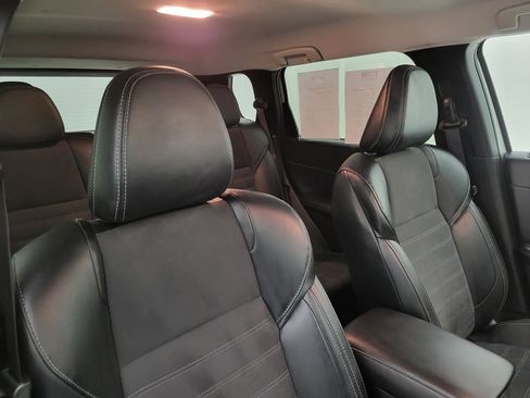 Used 2024 Mitsubishi Outlander FWD image 35