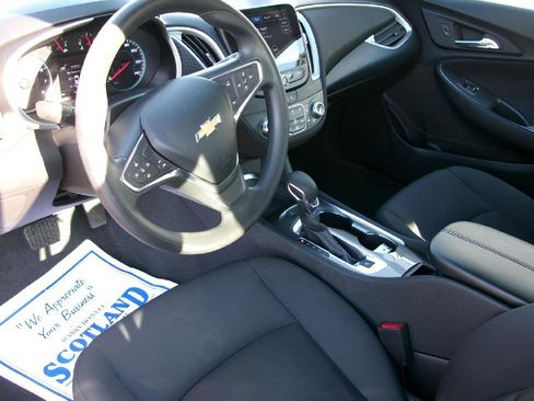 Used 2025 Chevrolet Malibu LT image 12