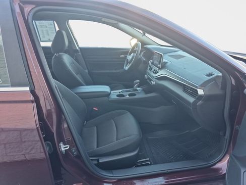 Used 2025 Nissan Altima 2.5 SV image 18