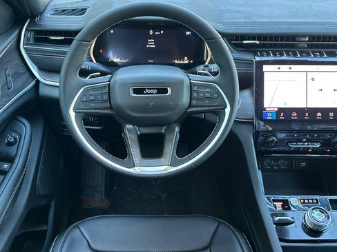 New 2025 Jeep Grand Cherokee L Limited w/ Luxury Tech Group II image 11