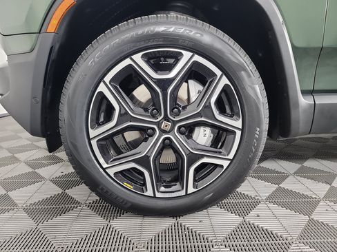 Used 2024 Rivian R1T Adventure AWD/4WD image 9