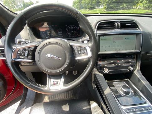 Used 2019 Jaguar F-PACE S AWD/4WD image 10