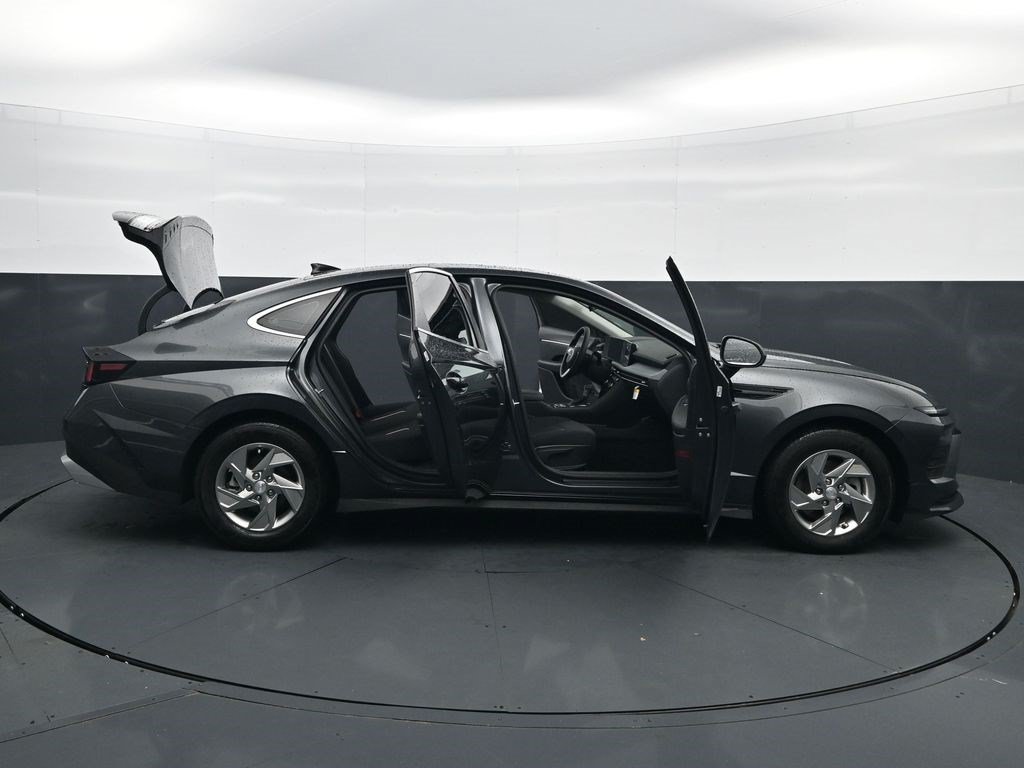 Used 2025 Hyundai Sonata SE FWD image 38