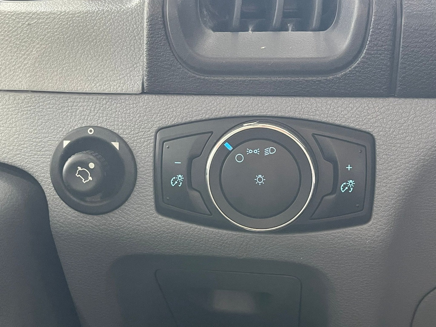 Used 2016 Ford Transit 350 148 Medium Roof RWD image 11