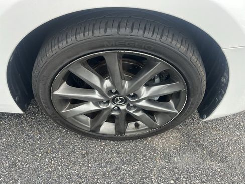 Used 2018 MAZDA MAZDA3 Grand Touring w/ Premium Equipment Package image 17