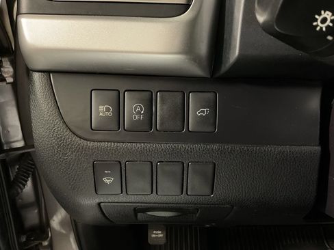Used 2019 Toyota Highlander SE AWD/4WD image 30