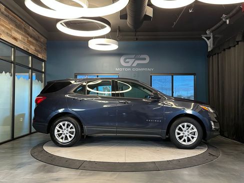 Used 2019 Chevrolet Equinox LS FWD image 2