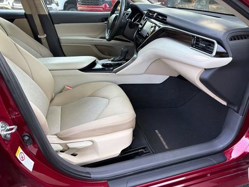 Used 2018 Toyota Camry LE w/ Convenience Package FWD image 13