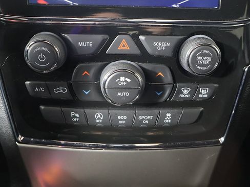 Used 2022 Jeep Grand Cherokee Limited image 45