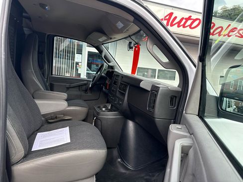 Used 2025 GMC Savana 2500 w/ Driver Convenience Package RWD image 20