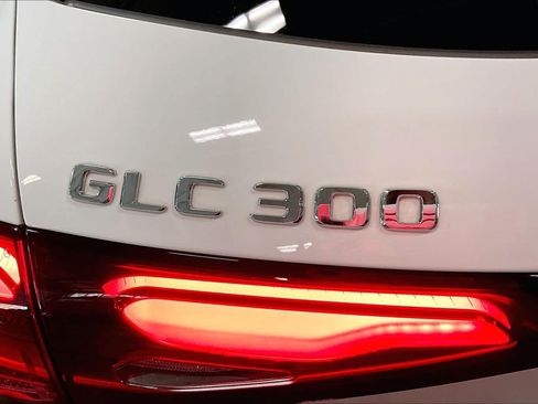 Used 2025 Mercedes-Benz GLC 300 4MATIC image 10