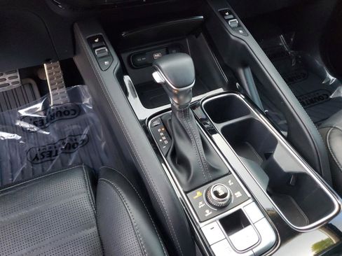 Certified 2022 Kia Telluride SX w/ SX Prestige Package AWD/4WD image 24
