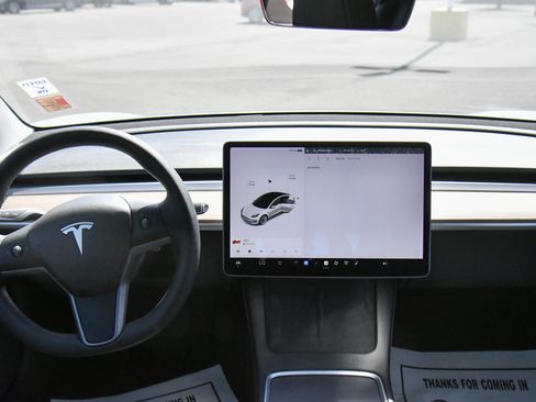 Used 2021 Tesla Model 3 Standard Range Plus RWD image 33