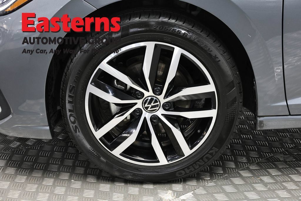 Used 2025 Volkswagen Jetta SE FWD image 31