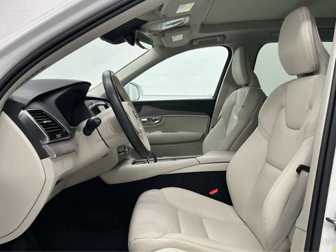 Used 2024 Volvo XC90 B5 Plus image 11
