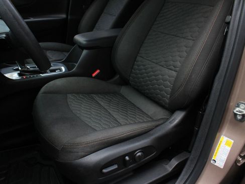 Used 2018 Chevrolet Equinox LT image 18