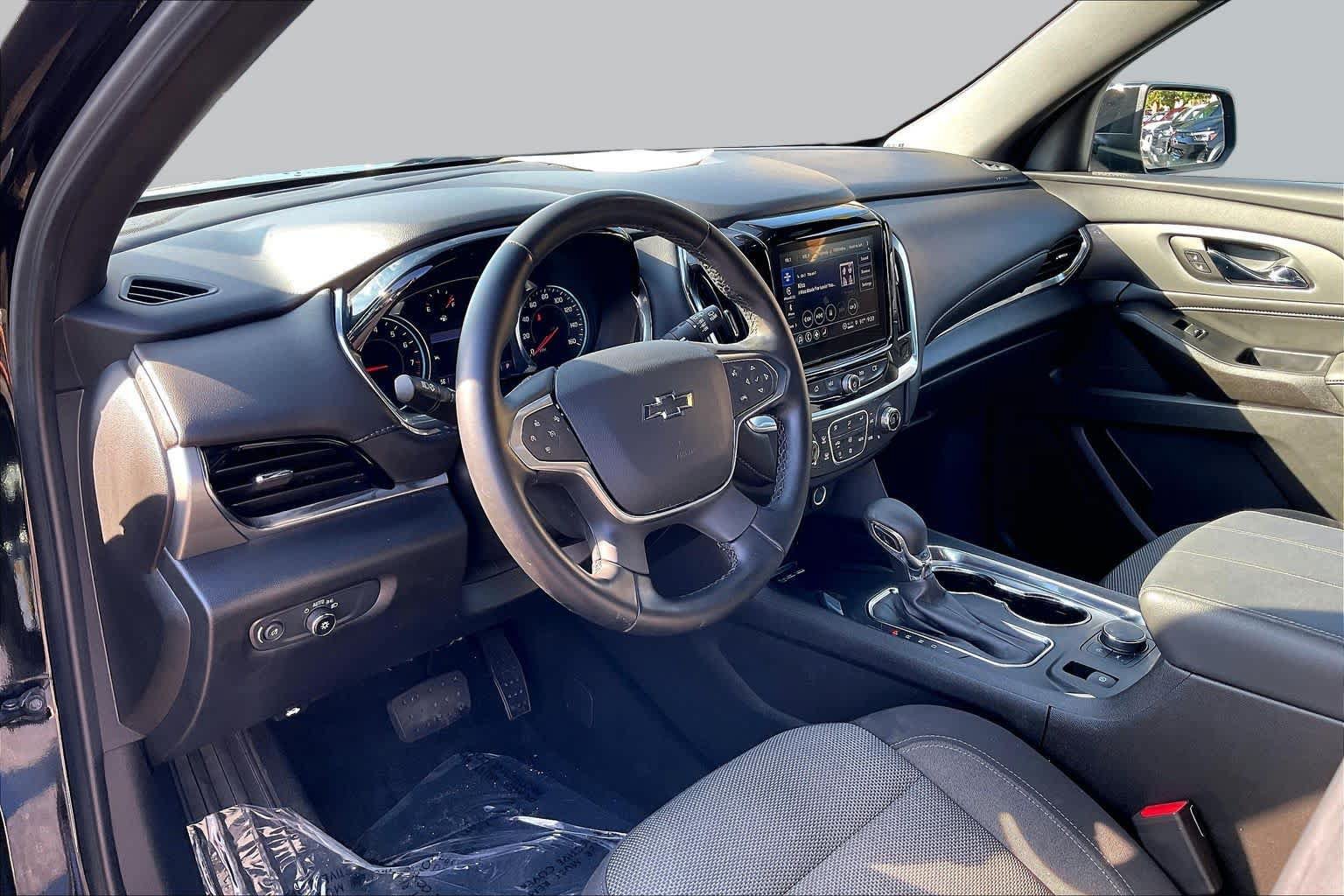 Used 2023 Chevrolet Traverse LT FWD image 14