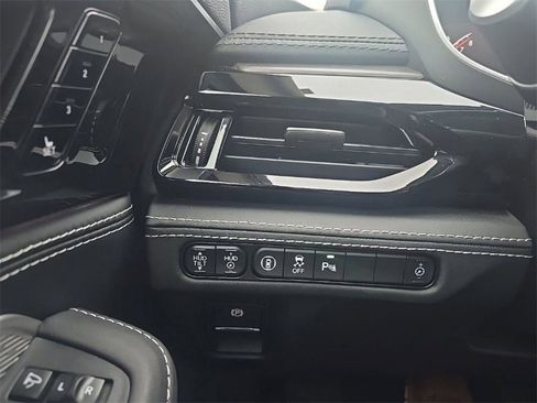 Used 2023 Acura MDX SH-AWD w/ Advance Package image 16