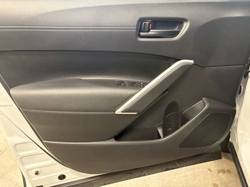 Certified 2024 Toyota Corolla Cross LE image 4