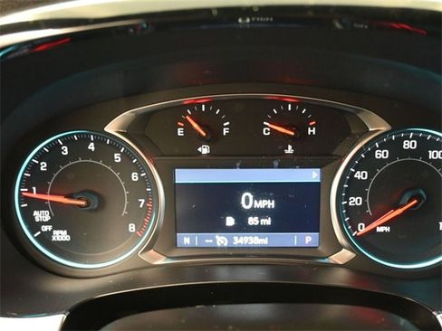 Used 2023 Chevrolet Traverse LT image 9